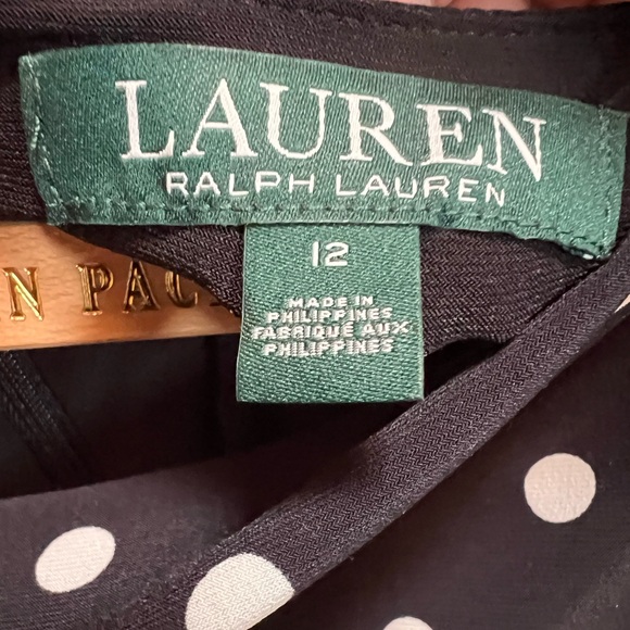 Never worn Navy and white polka dot dress
Size 12 - Picture 4 of 6